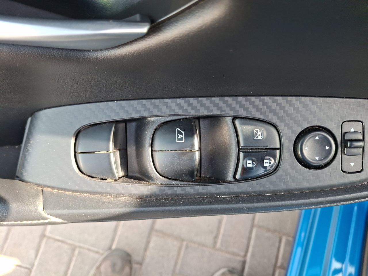 NISSAN - 22