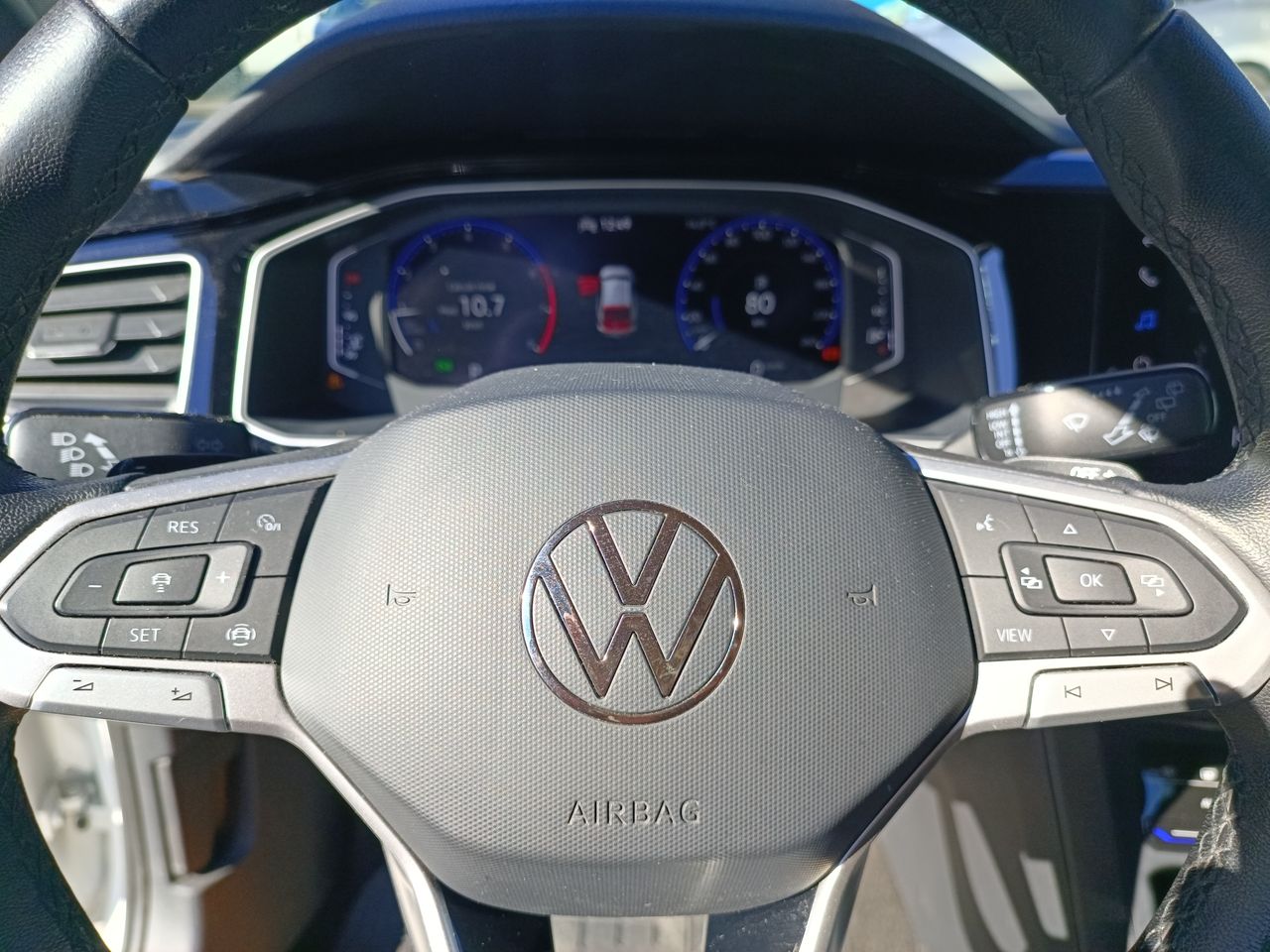 VOLKSWAGEN - 27