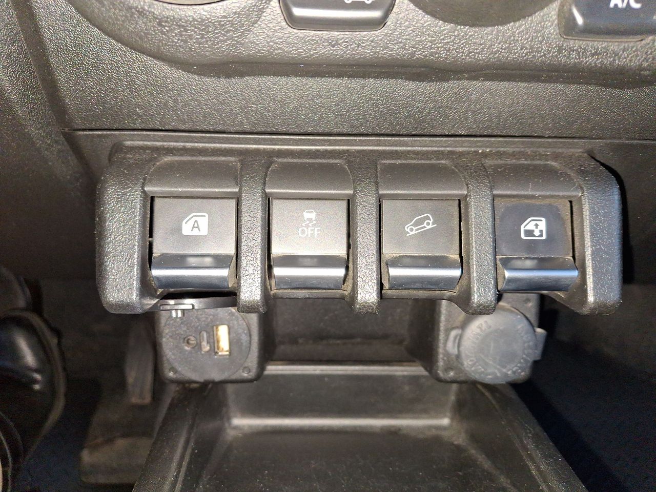SUZUKI - 23