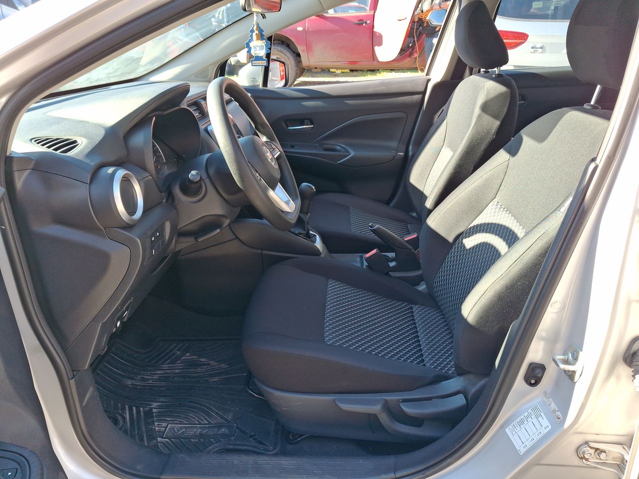 NISSAN - 22