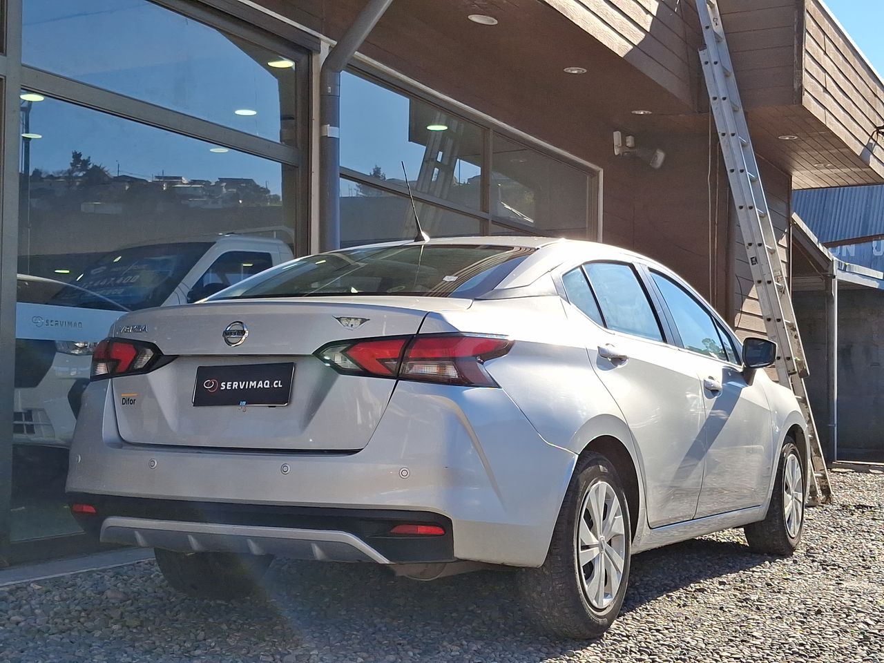 NISSAN - 9