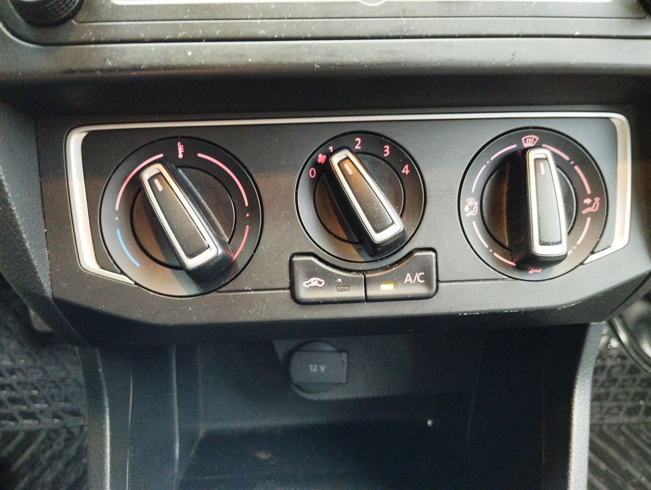 VOLKSWAGEN - 28