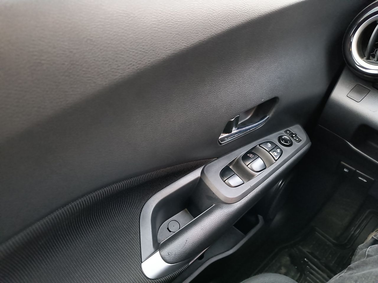 NISSAN - 18