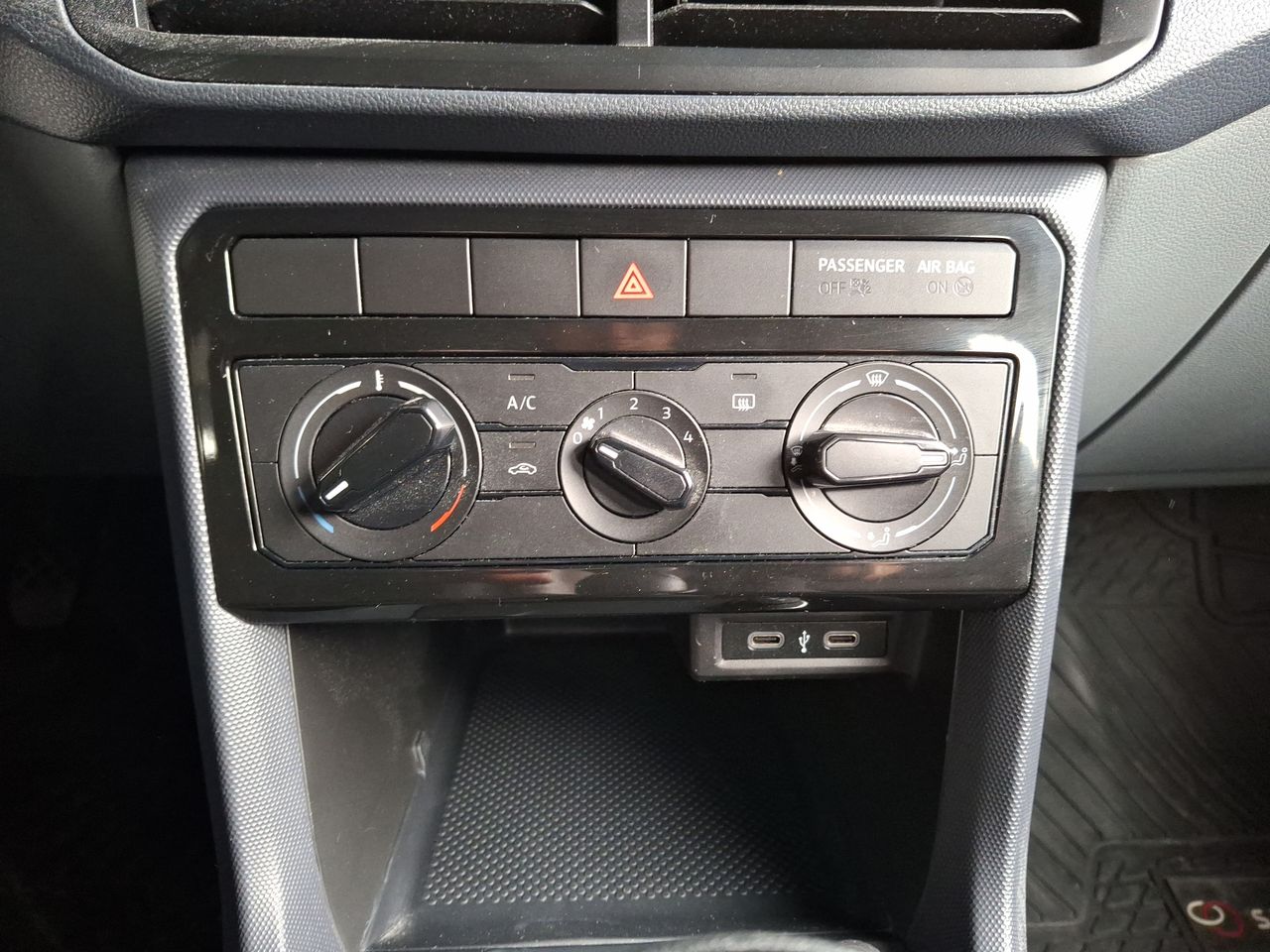 VOLKSWAGEN - 29