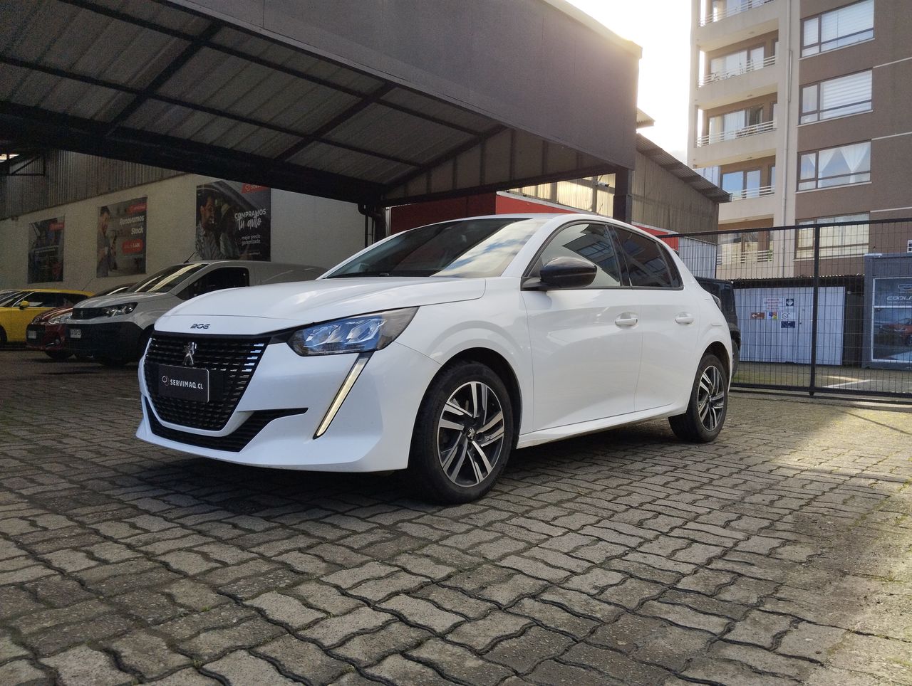 PEUGEOT - 8