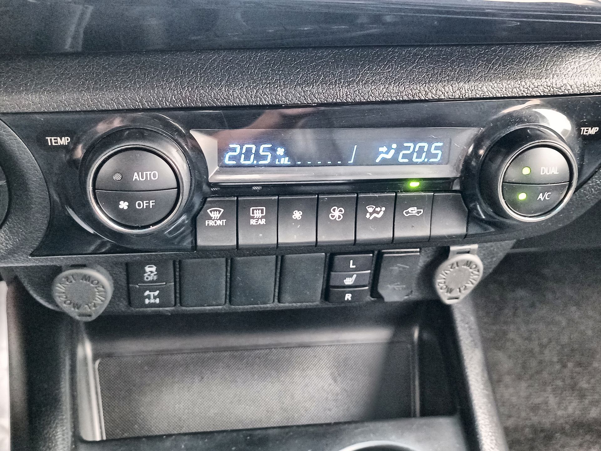 TOYOTA - 30