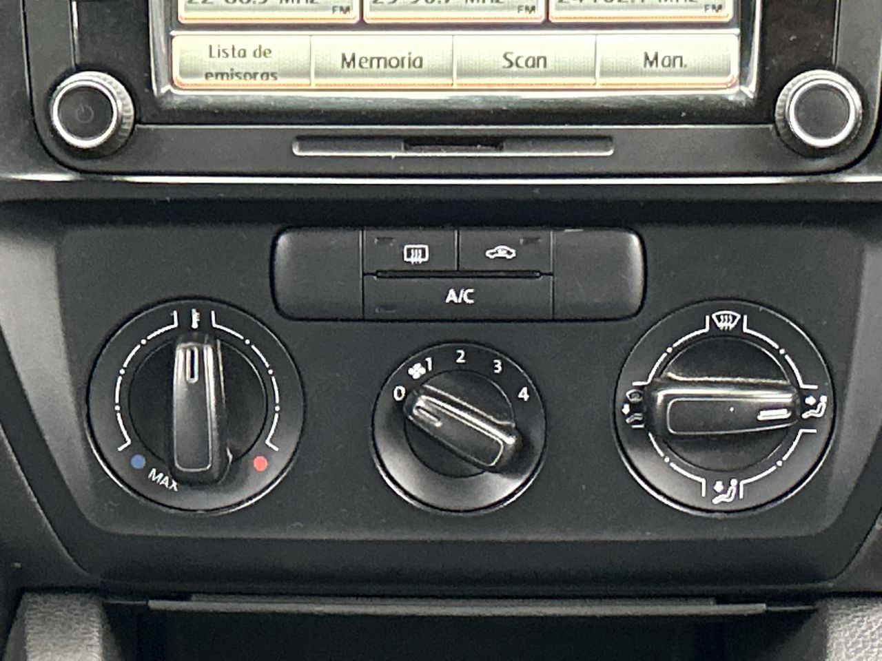 VOLKSWAGEN - 24