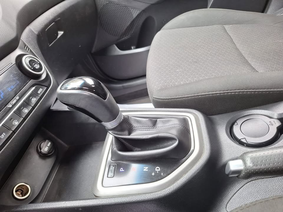 HYUNDAI - 12