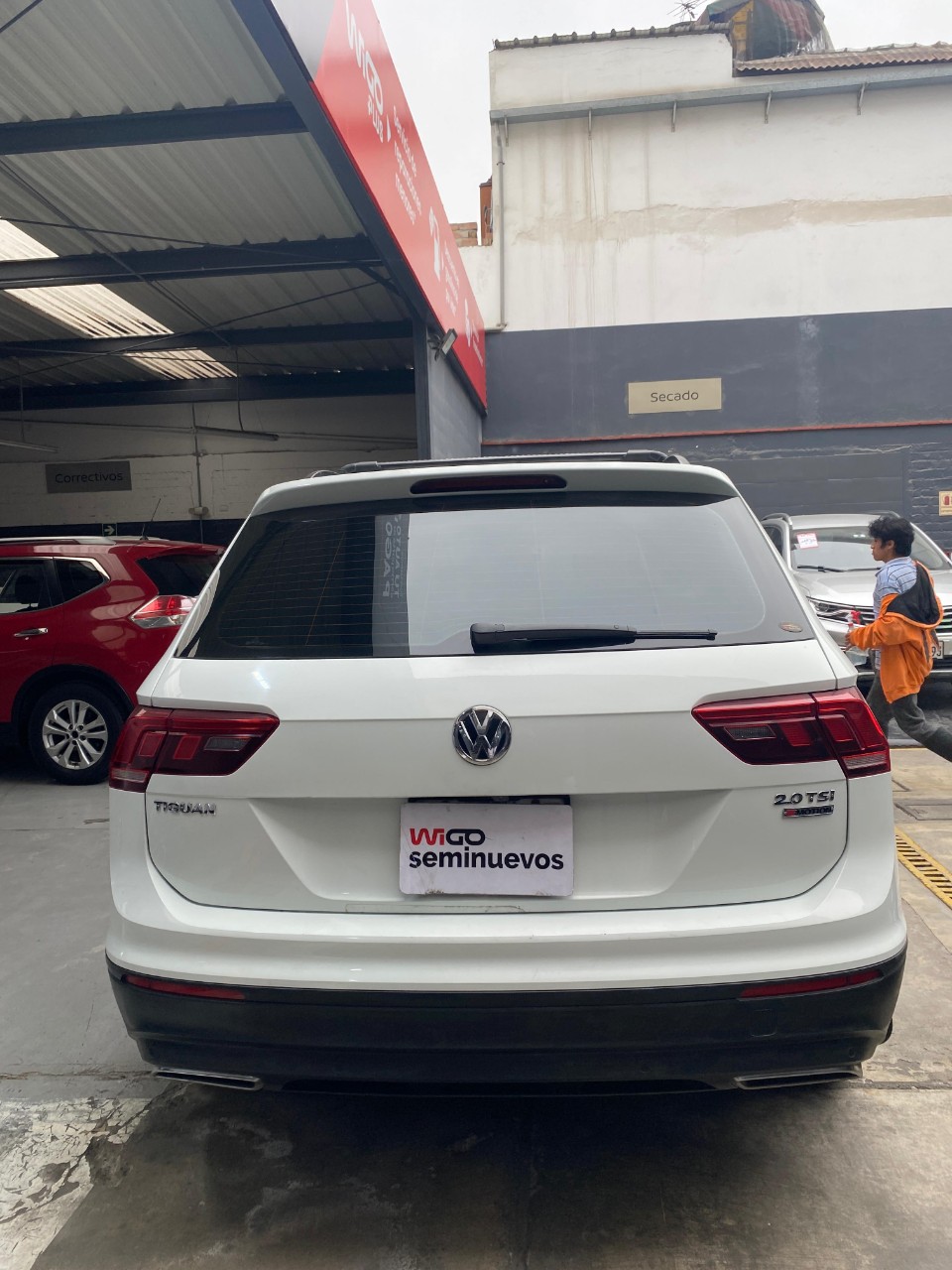 VOLKSWAGEN - 4