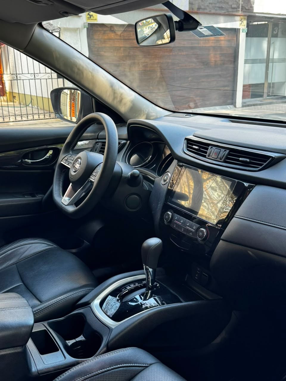 NISSAN - 5