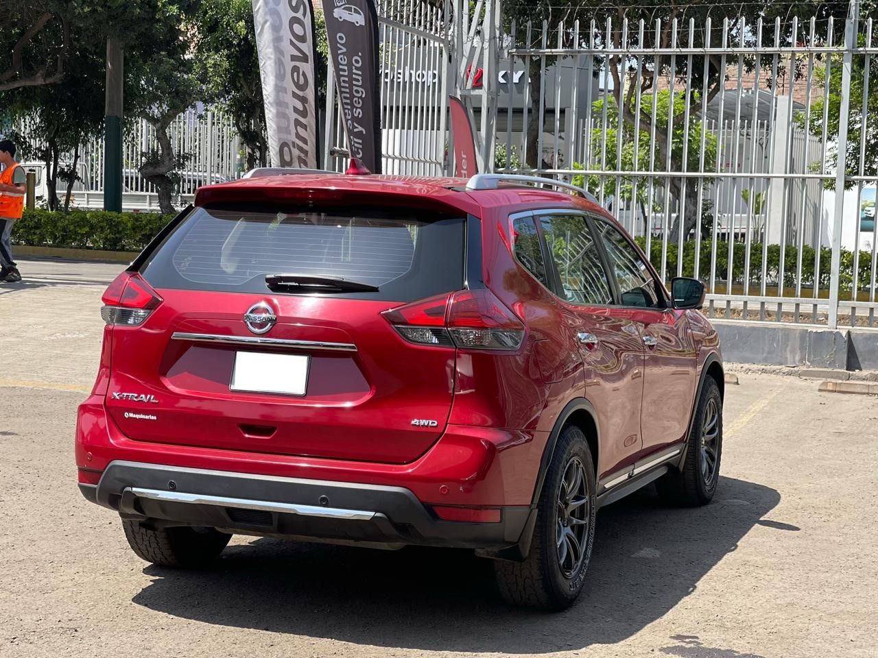 NISSAN - 4