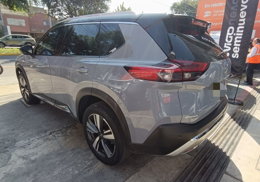 NISSAN - 4
