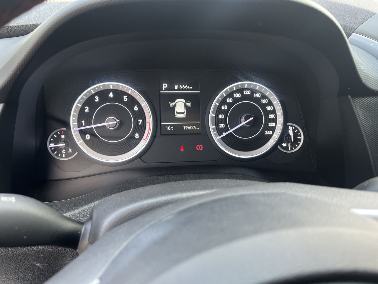 HYUNDAI - 20