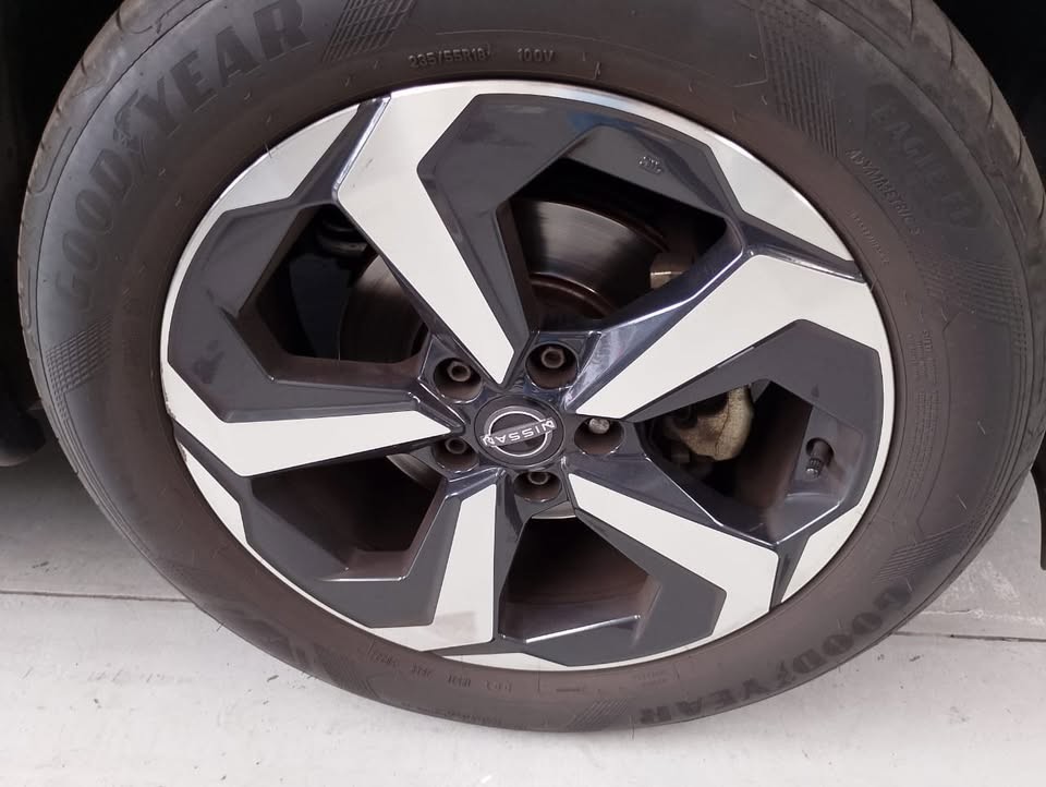 NISSAN - 15