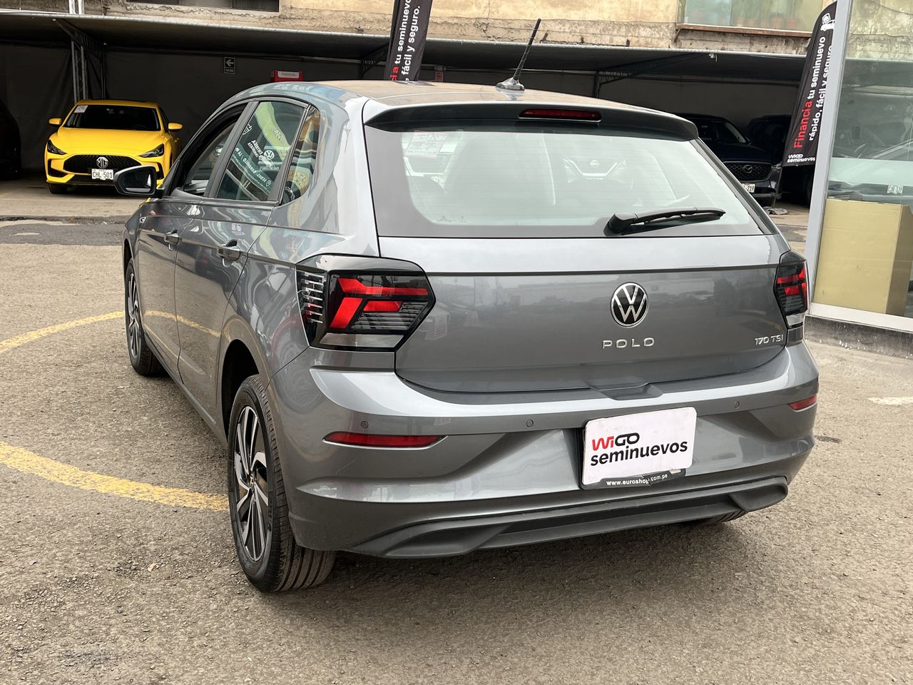 VOLKSWAGEN - 4