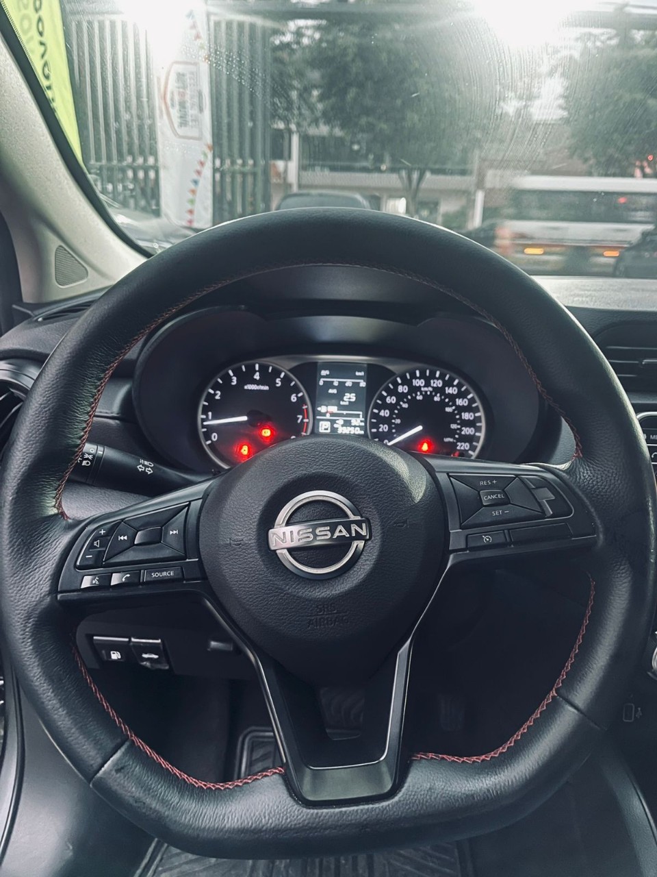 NISSAN - 10