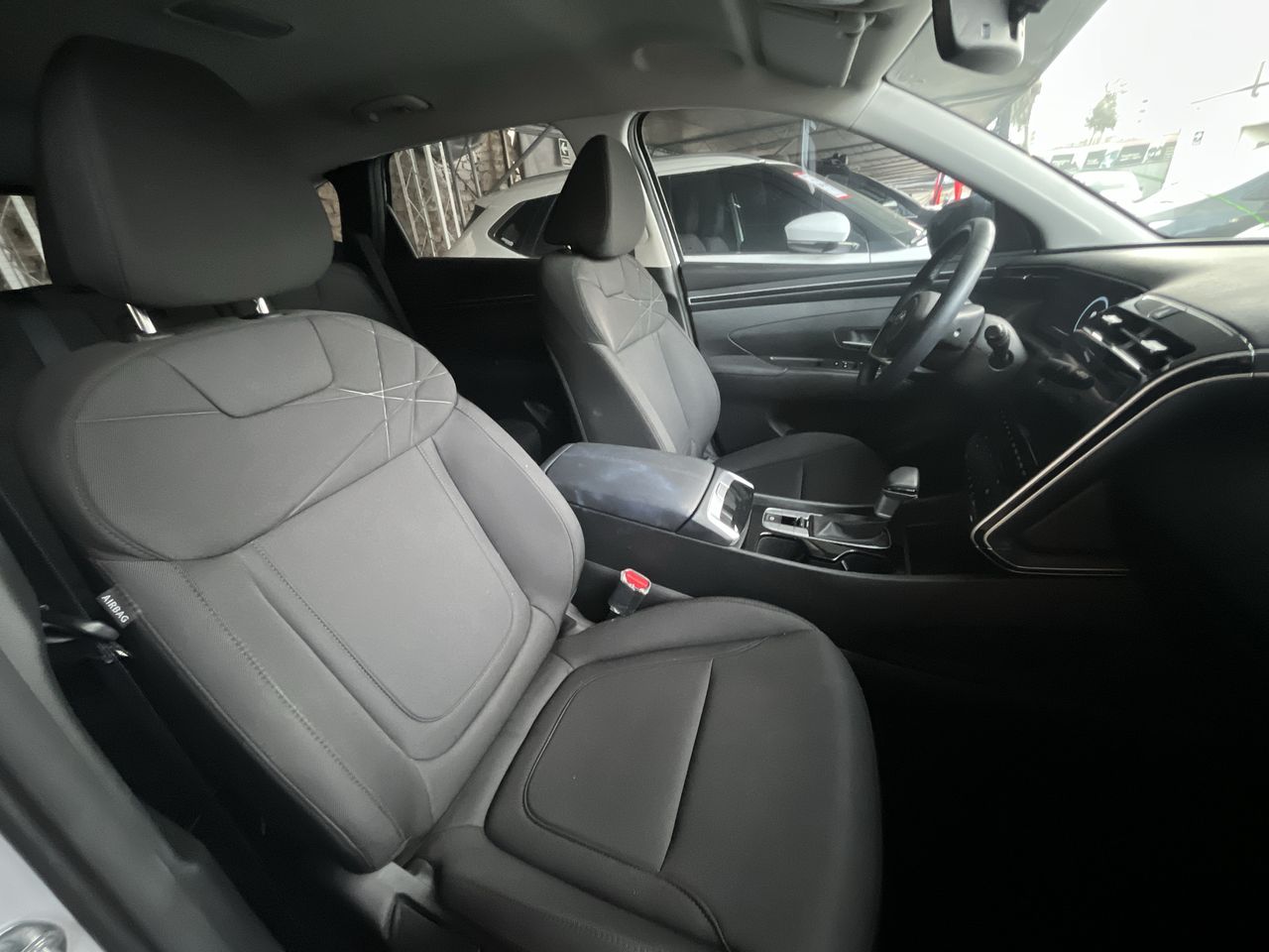 HYUNDAI - 12